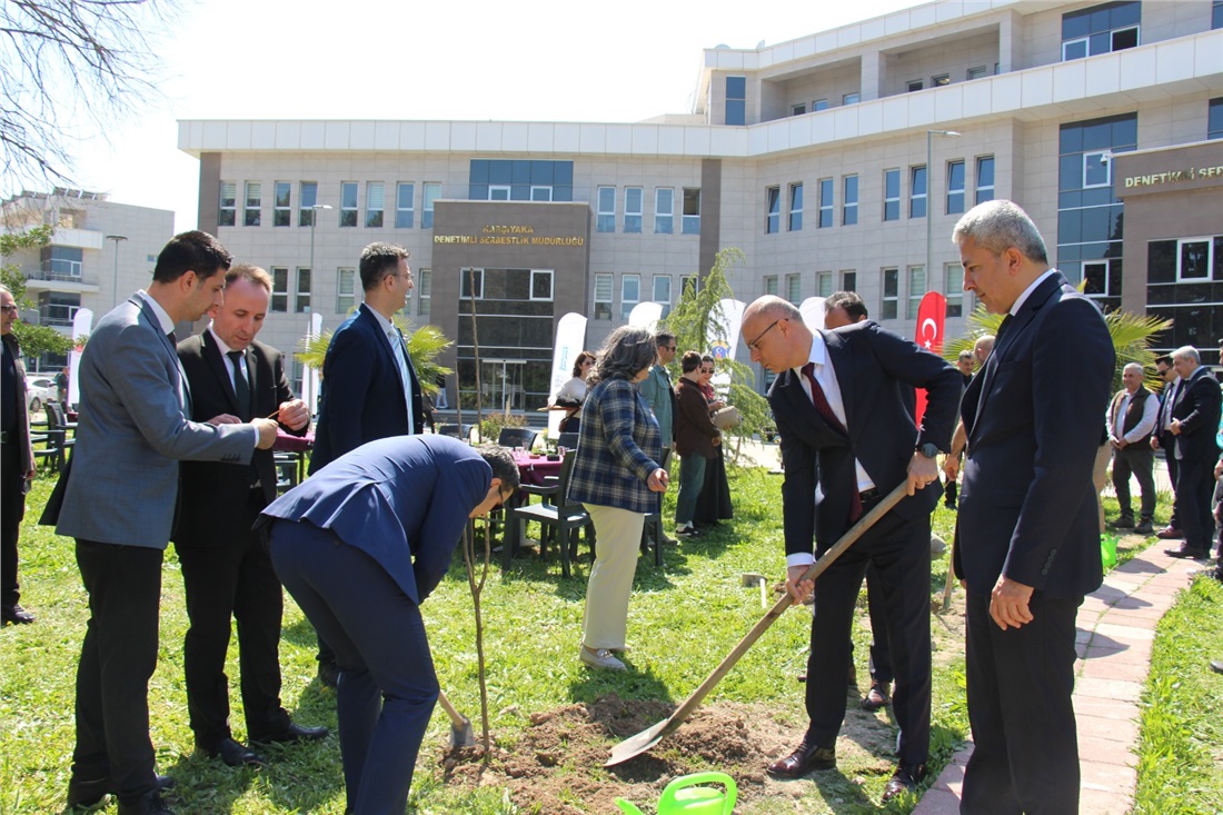 İzmir’de Fidan Dikim Etkinliği Gerçekleştirildi