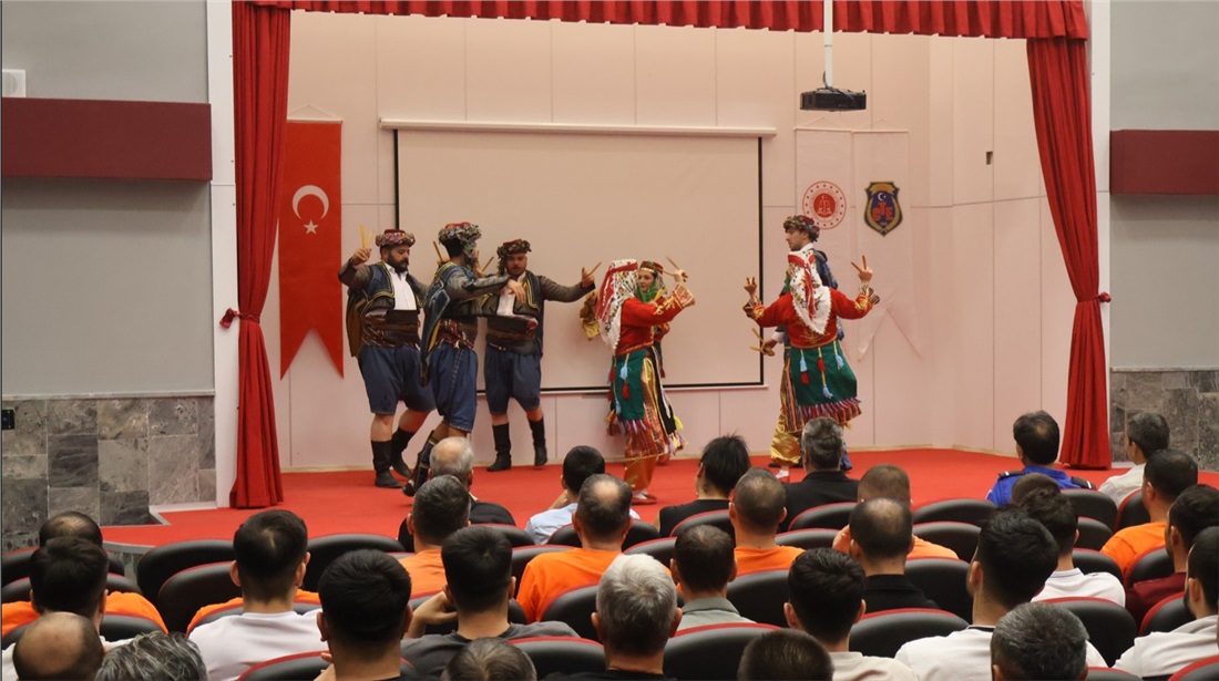 Afyonkarahisar 1 Nolu T Tipi Kapalı Ceza İnfaz Kurumunda Halk Oyunları Gösterisi Düzenlendi