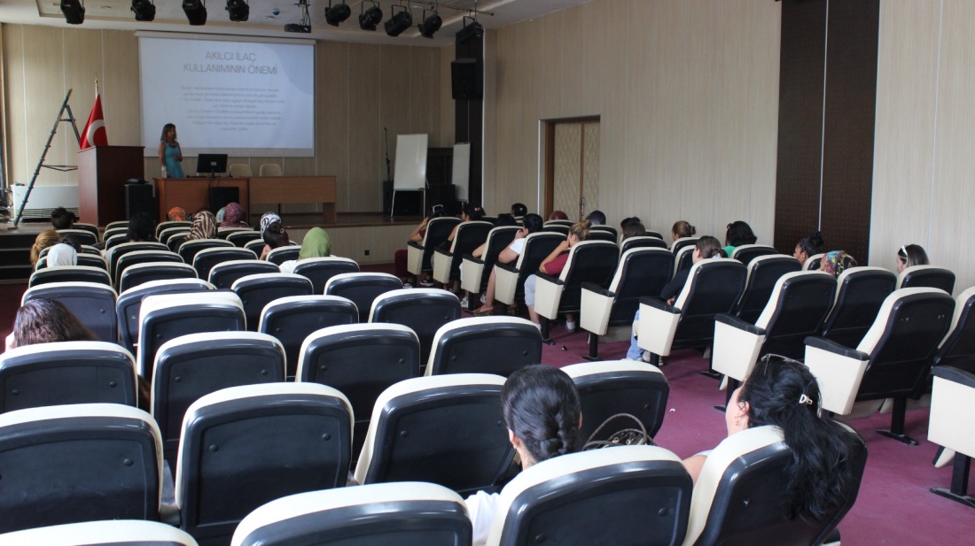 İskenderun Denetimli Serbestlik Müdürlüğü Kadın Yükümlülere Bilinçli İlaç Kullanımı Semineri Düzenledi